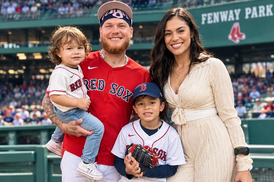 Alex Verdugo Wife